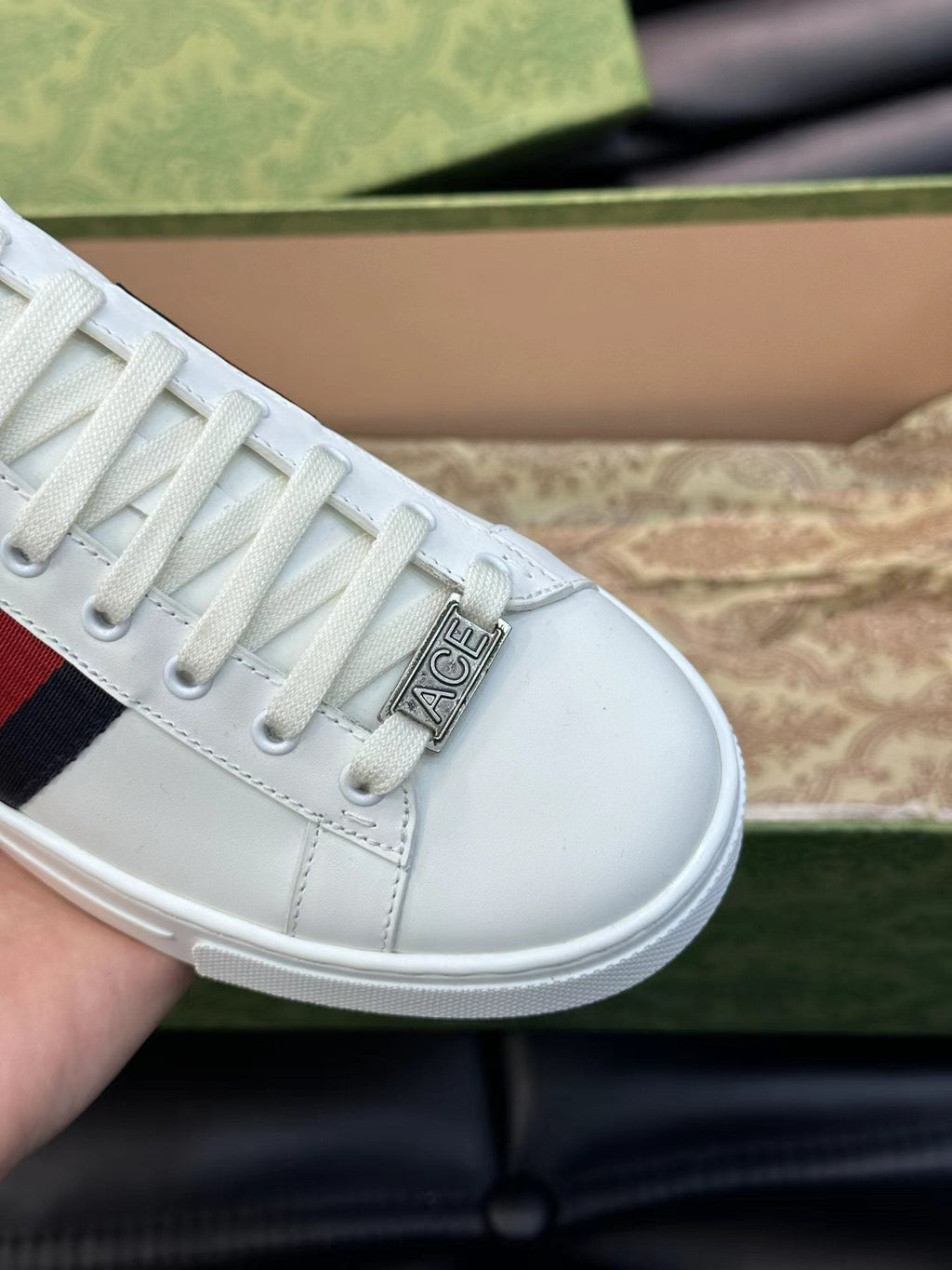 Gucci White Stripe Low-Top Sneakers
